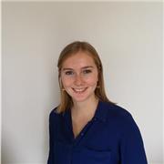 Elève en école d'ingénieurs donne cours de matières scientifiques